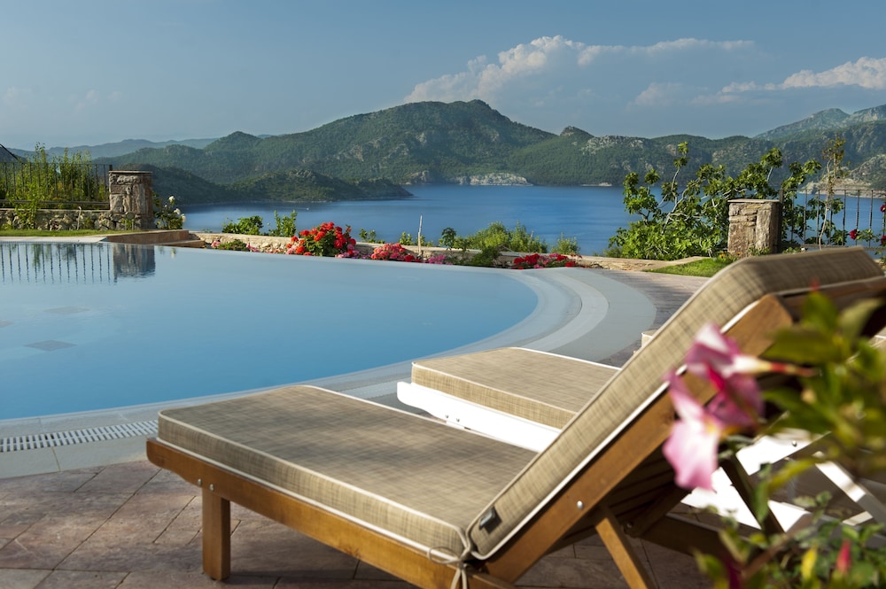 Swan Lake Boutique Hotel - Adults Only 10/67