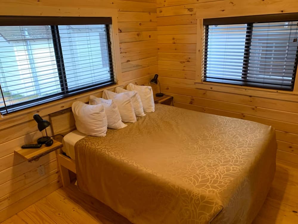 Waterfront Inn - Mackinaw City 7/24