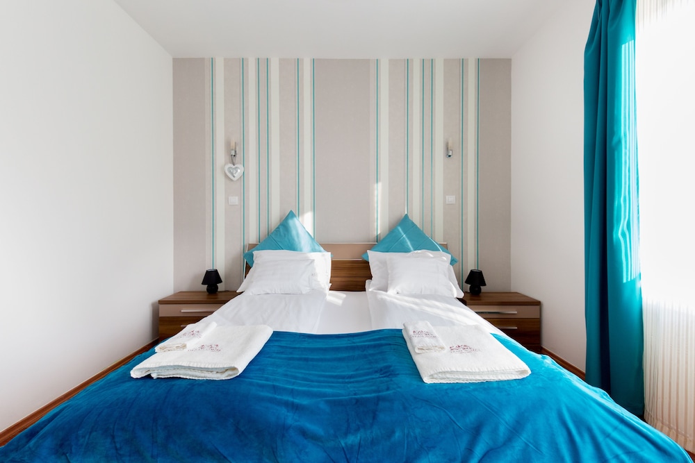 SUN RESORT APARTMENTS 16/33