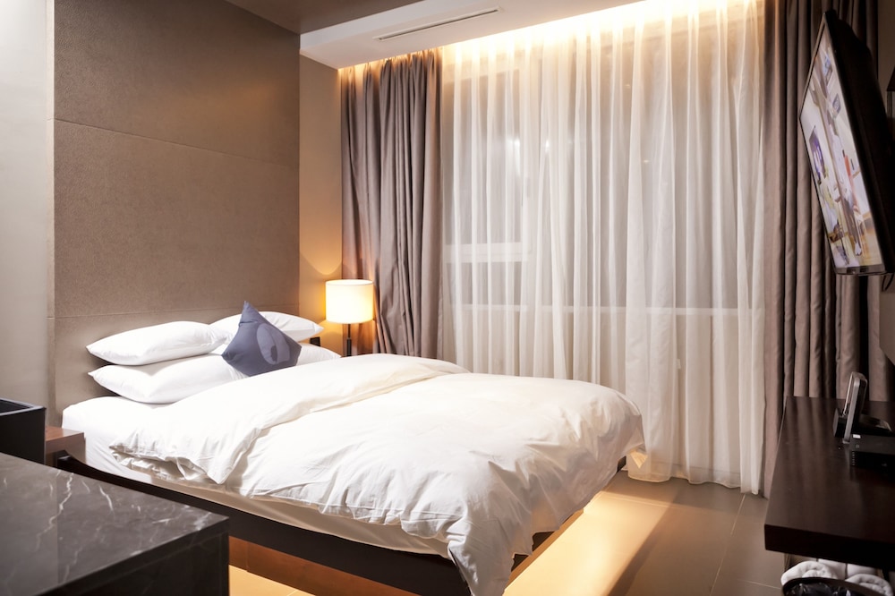Hotel The Designers Hongdae 40/80