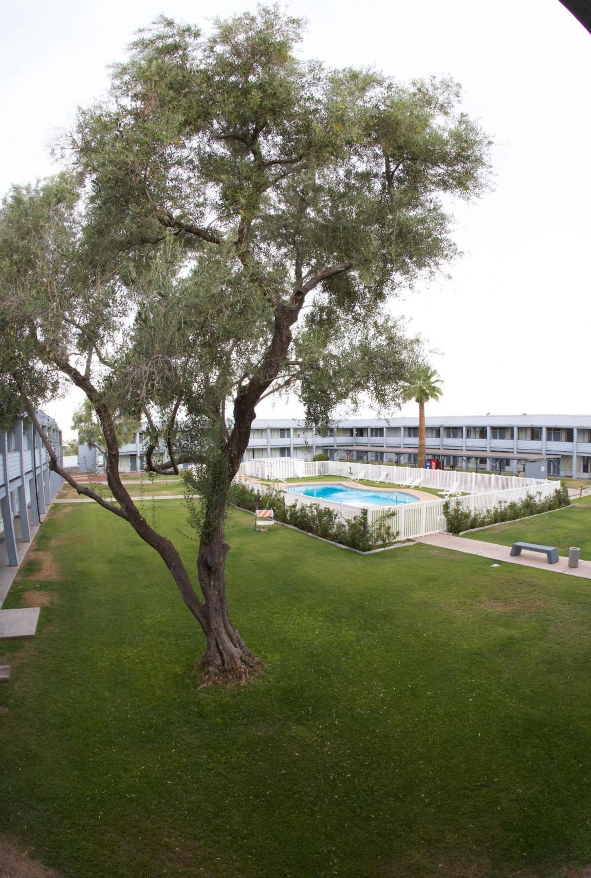 EZ 8 Motel Airporter 17/22