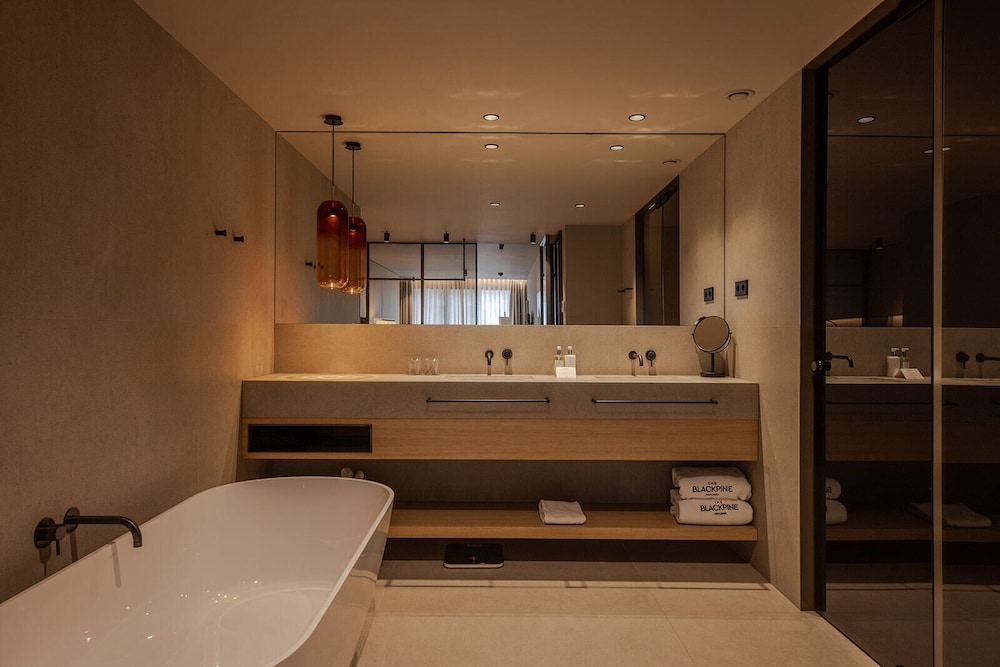 The Blackpine Hotel, Small Luxury Hotels 41/46