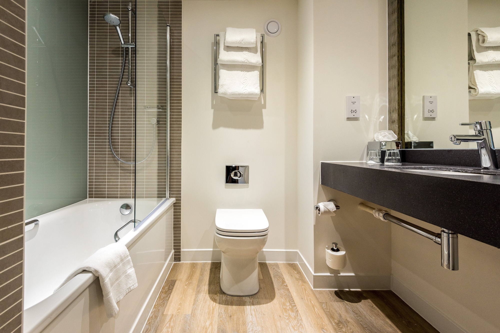 Standard, Double Bed, Holiday Inn Leeds Wakefield M1 Jct.40, an IHG Hotel 7/8