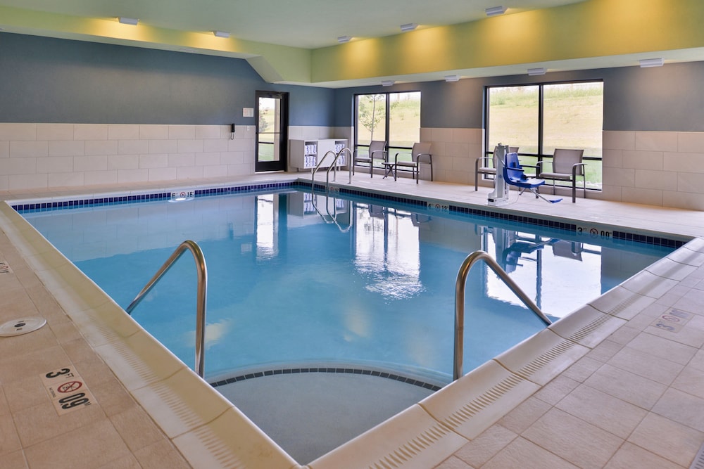 Holiday Inn Express & Suites Olathe West 3/60