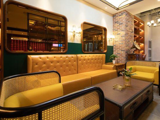 James Joyce Coffetel Hotel (Jinan West Railway Station Convention and Exhibition Center) 35/47