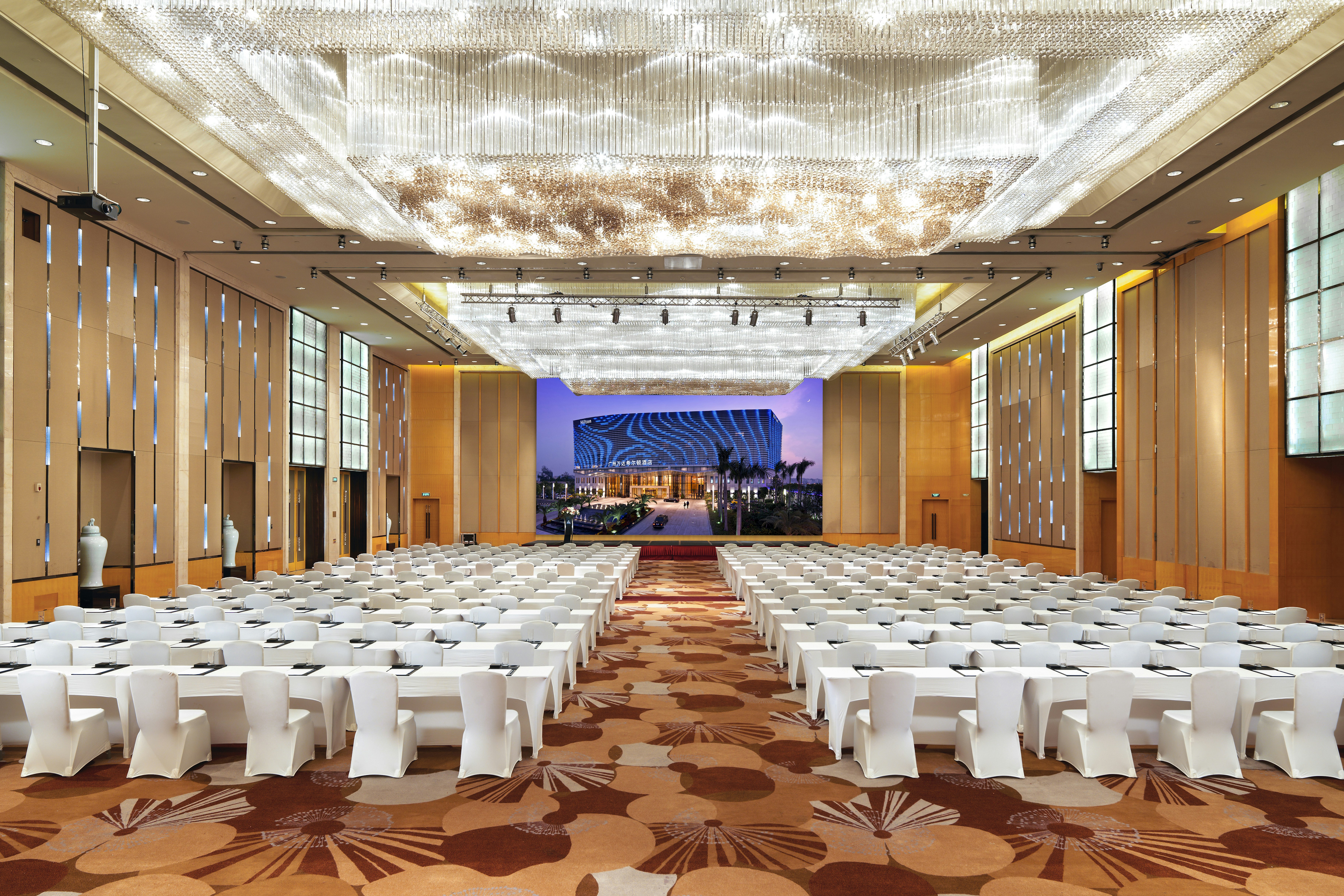 Hilton Guangzhou Baiyun Hotel 54/56