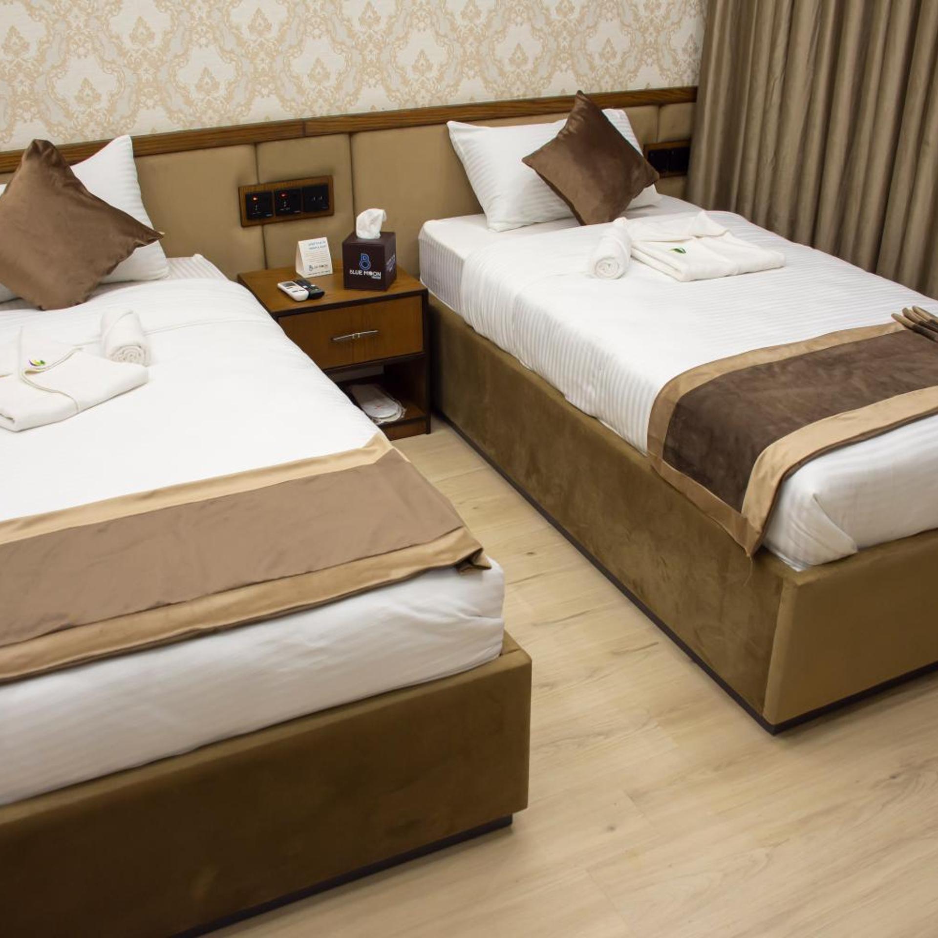Blue Moon Hotel 27/63