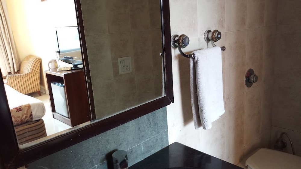 INDUS HOTEL 34/51