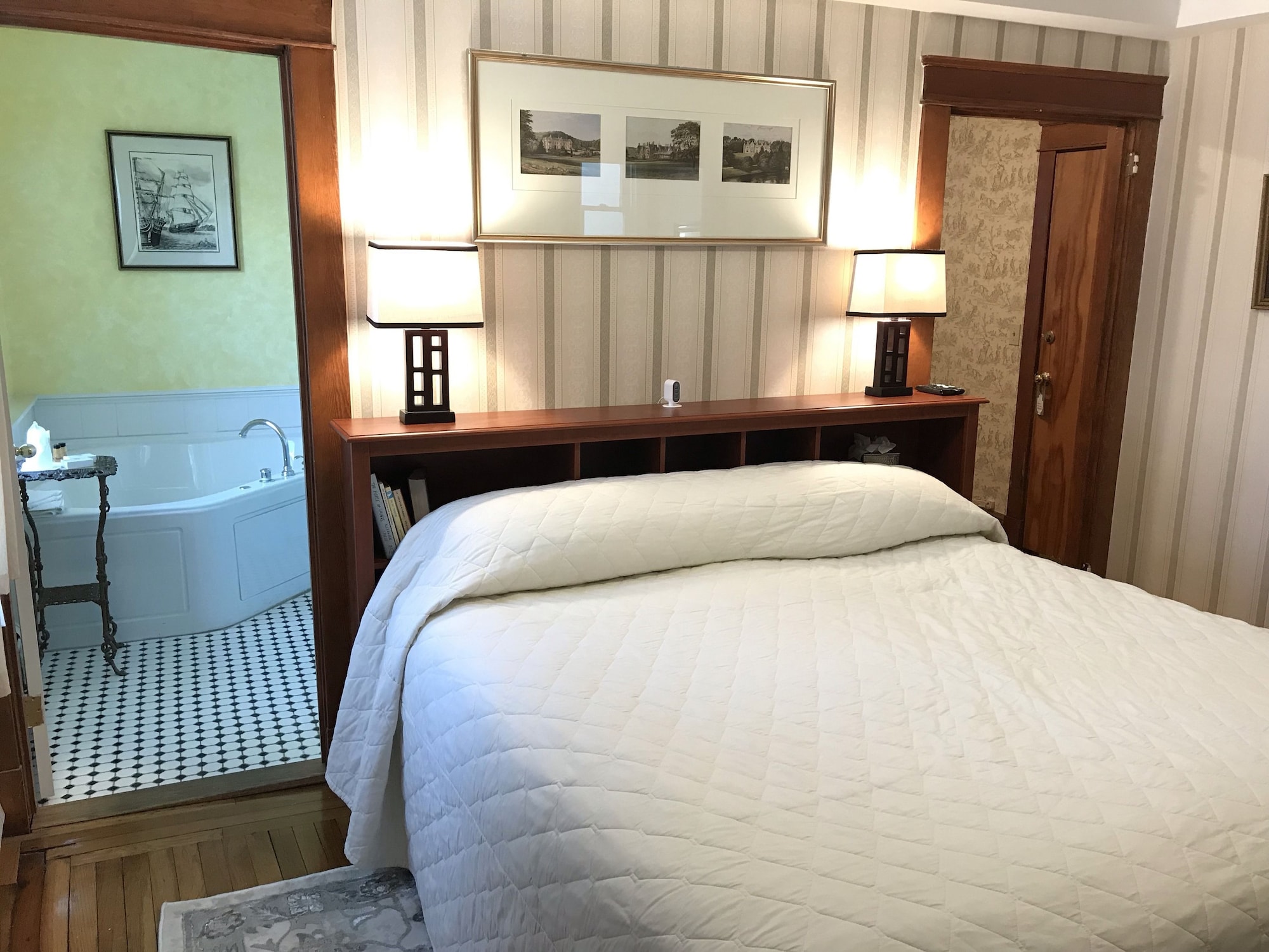 TRADITIONAL, APARTMENT, PET FRIENDLY