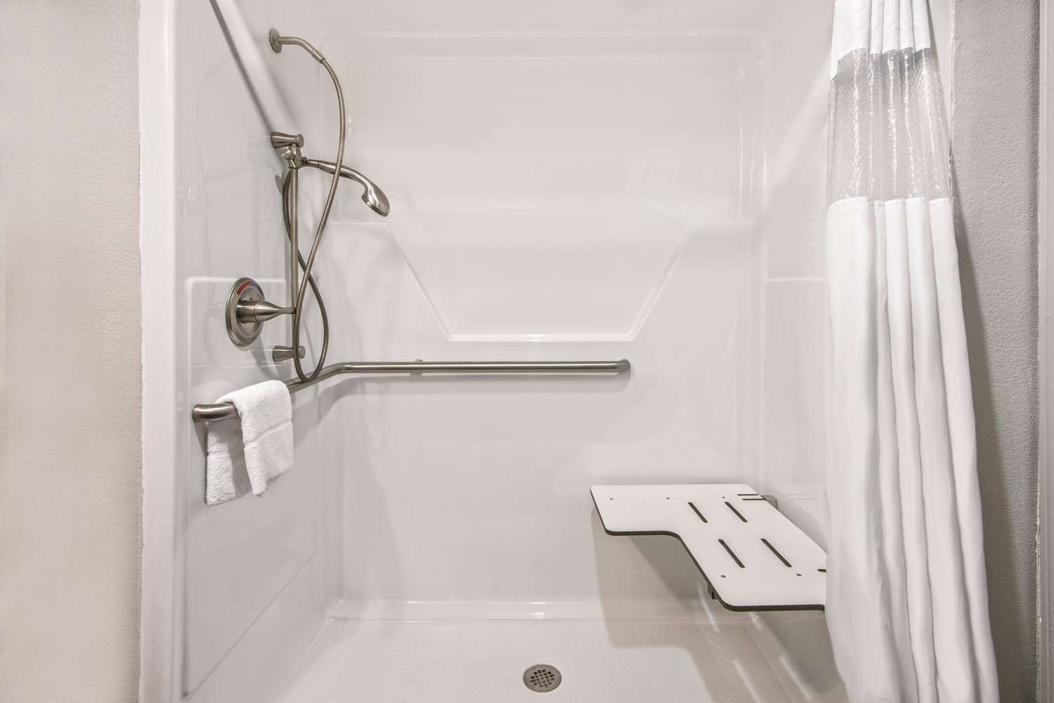 La Quinta Inn Suites By Wyndham Victoria South 55/55