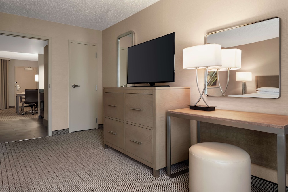 Embassy Suites by Hilton Cleveland Rockside 12/33