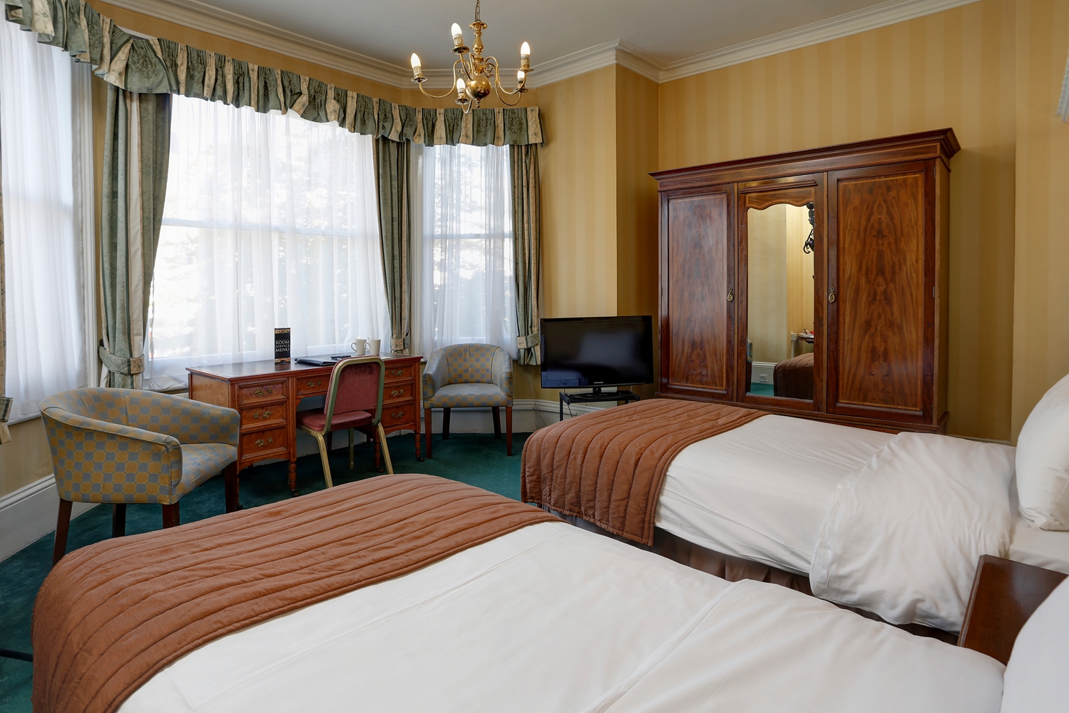 Superior, Twin Beds