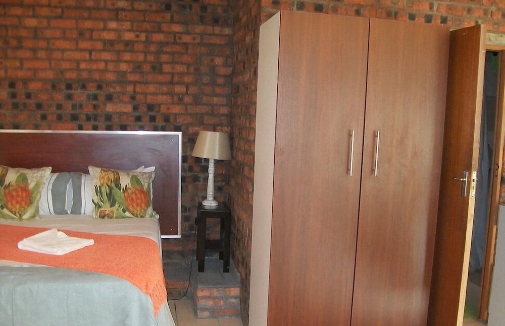 21 On Coetzee Guest House 13/22