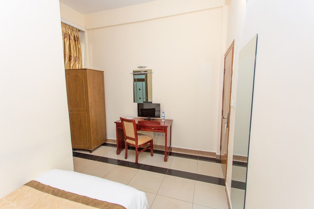 The Mirror Hotel 14/41