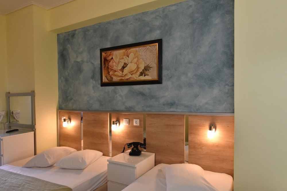 SOCRATES HOTEL 36/44
