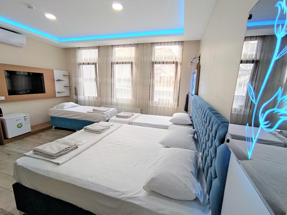 LUXURY, QUADRUPLE