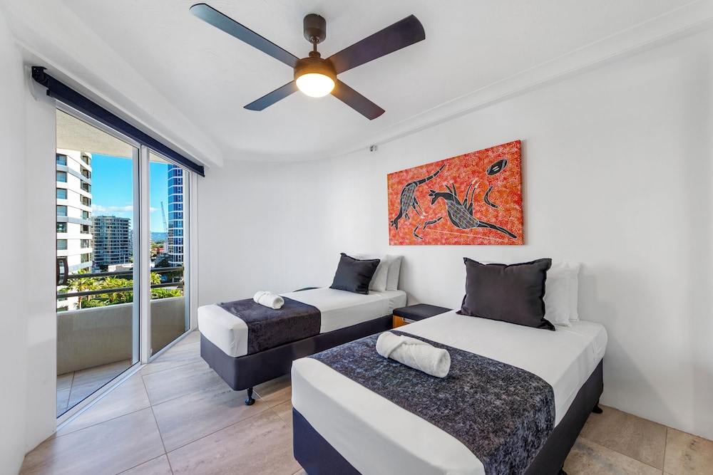 Zenith Ocean Front Apartments 6/50