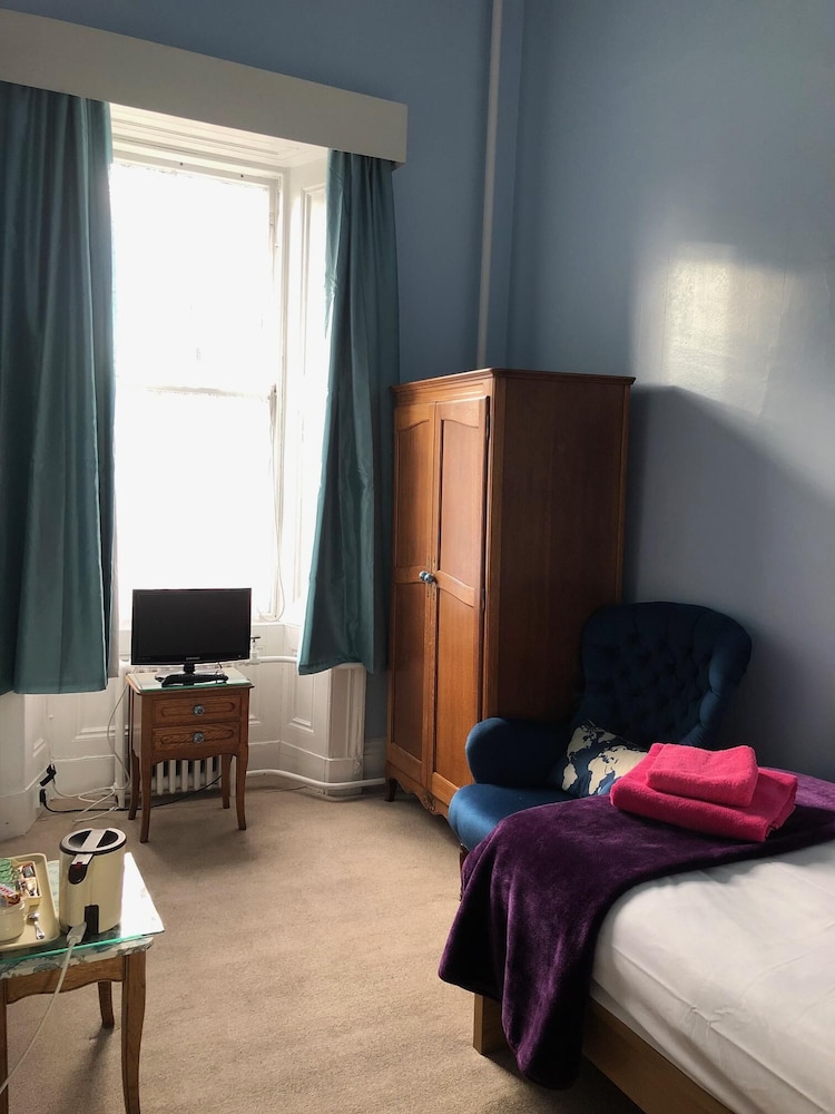 Eliza House 24/65
