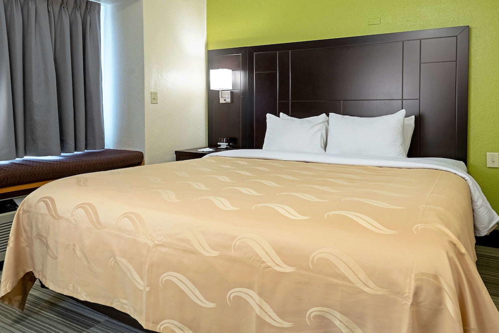 Quality Inn & Suites Robbinsville NC 13/37