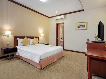 Inner, Deluxe, King Bed, No Window