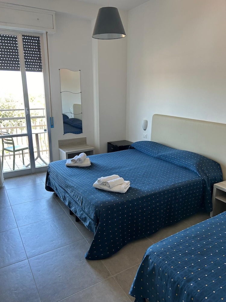 ROOM, TRIPLE, BALCONY