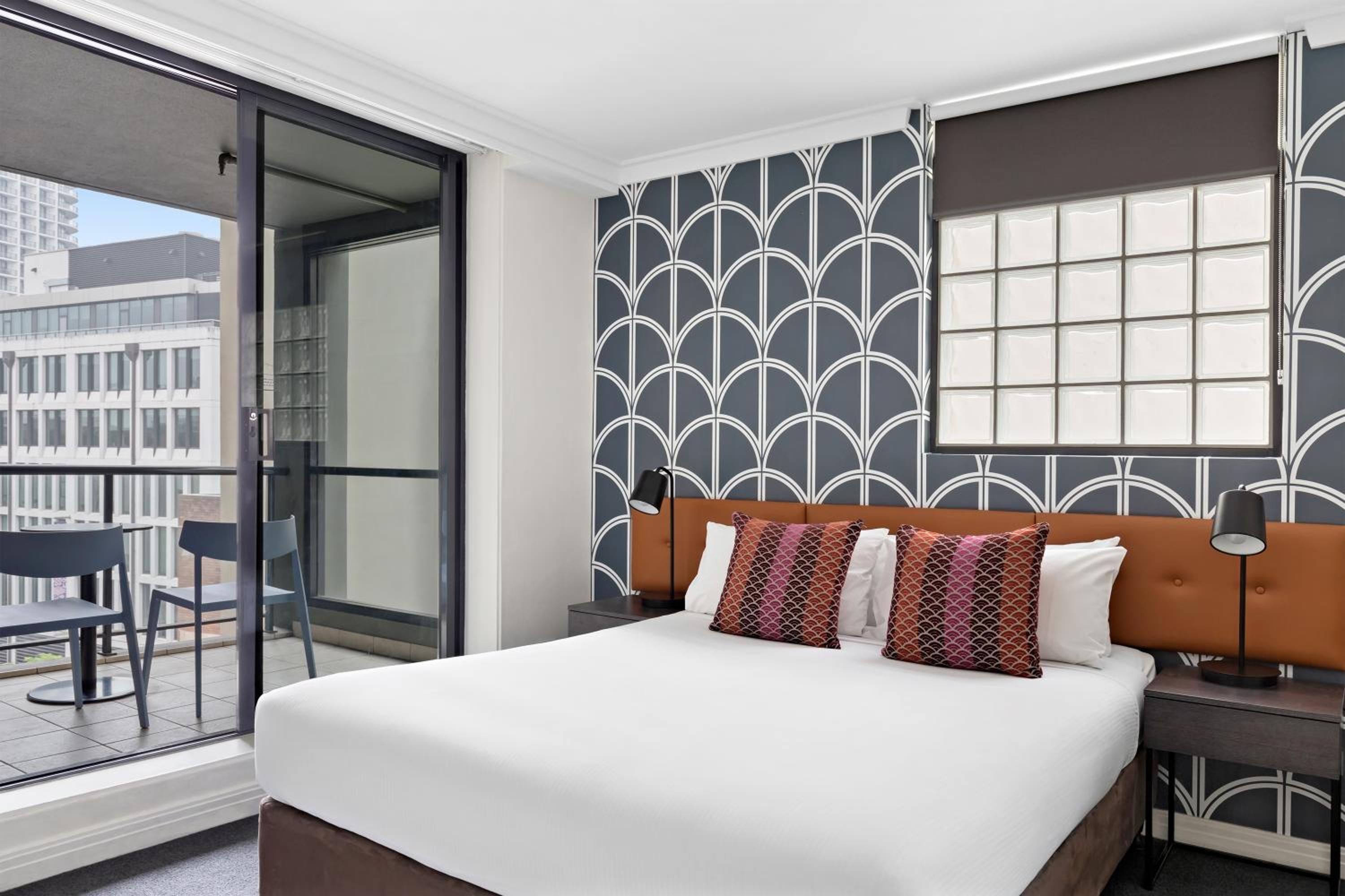 1 BEDROOM, SUITE, QUEEN BED