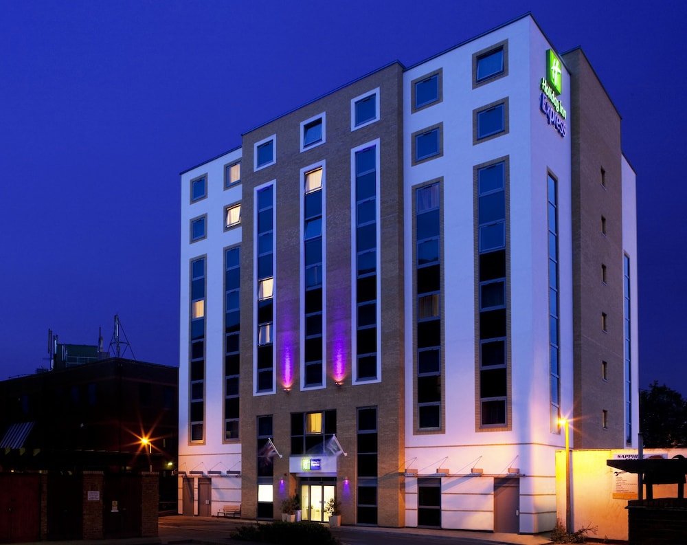 Holiday Inn Express Watford Junction 1/68