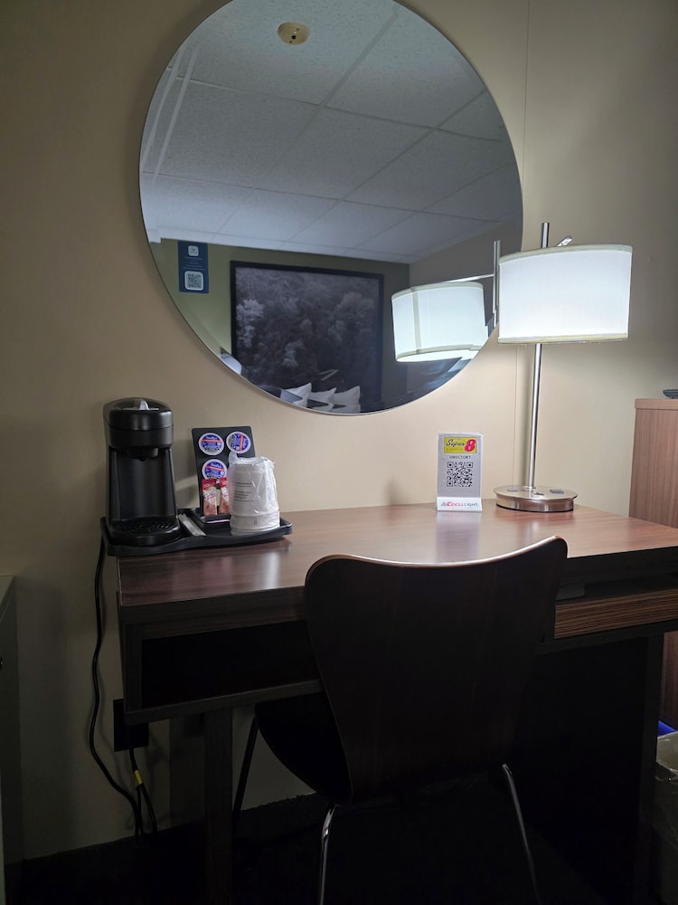 Super 8 By Wyndham Hearst On 36/48