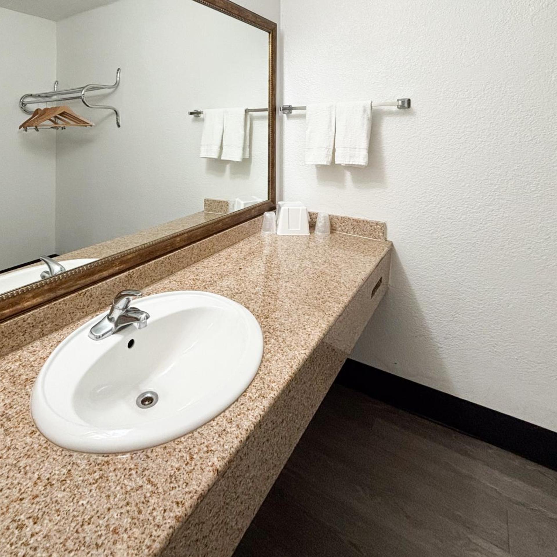 2 Queen Beds Mobil Access Tub Smk Micfridg، Motel6 Mesa, AZ - Downtown 7/7