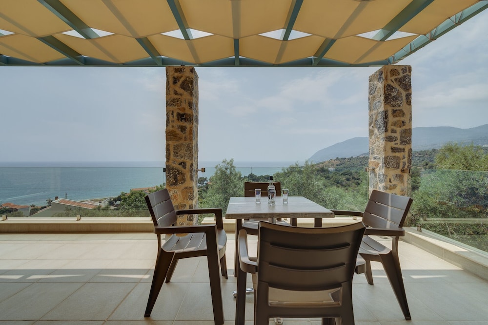 Ouzo Villas 50/50