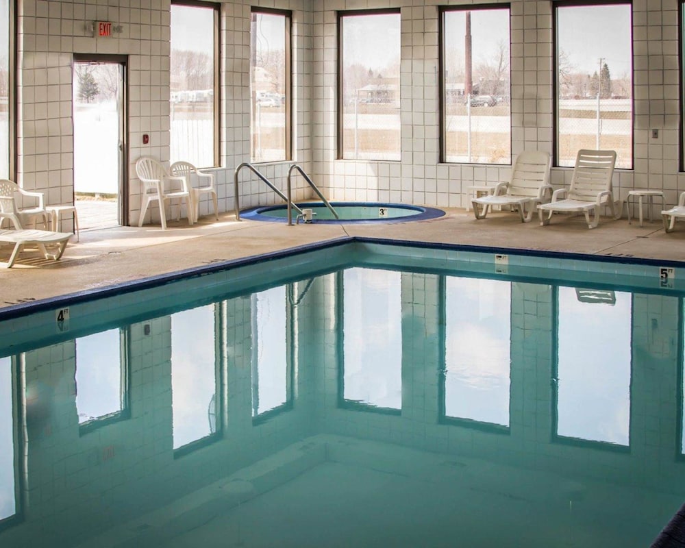 Quality Inn & Suites Port Huron 6/35