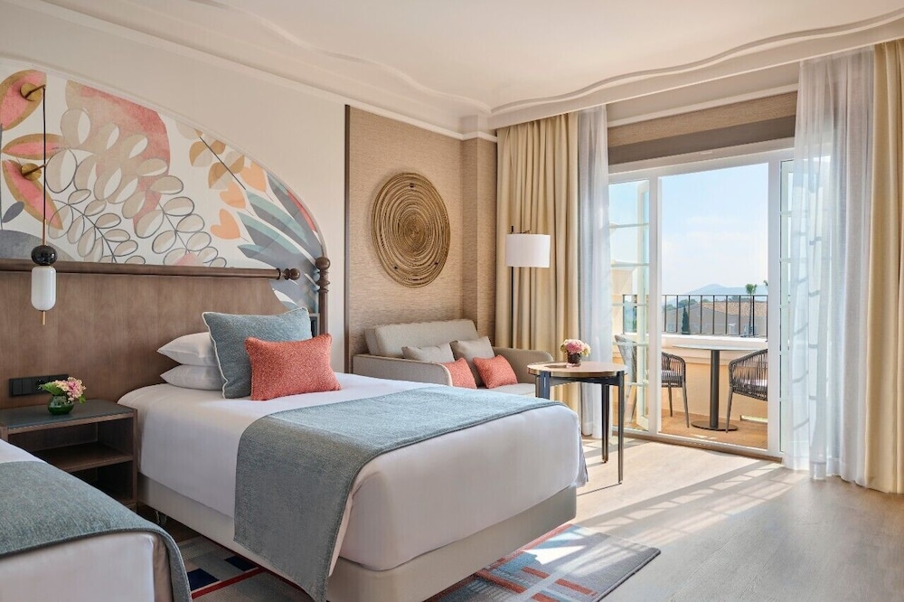 Grand, Twin Beds, Golf Course View, Terrace
