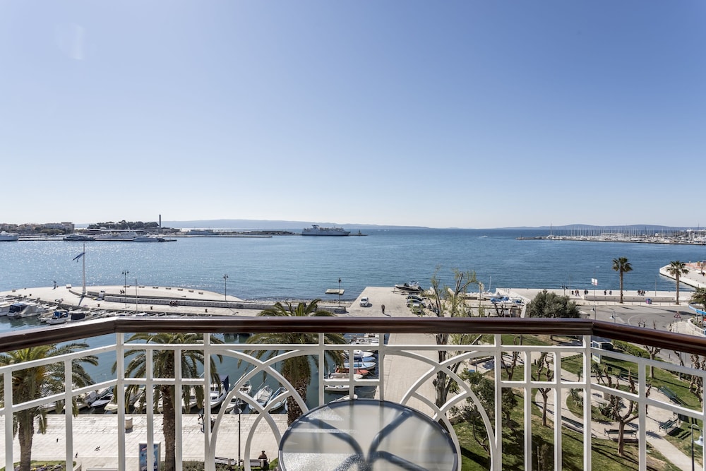 Seaview Luxury Retreat 28/42