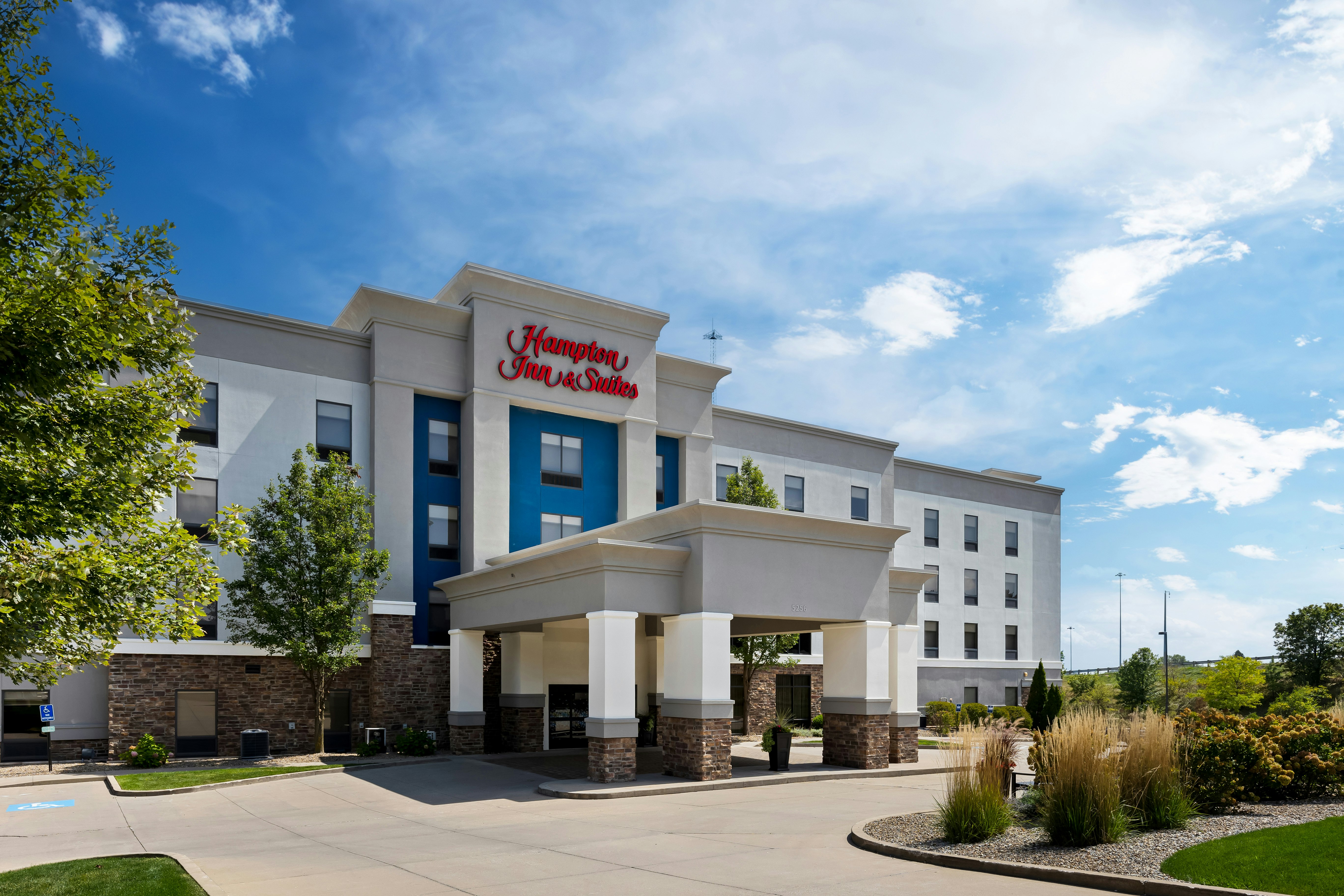 Hampton Inn & Suites Canton 50/54