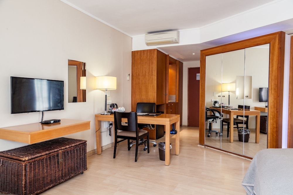 Cape Town City Accommodation the Island Club 53/69