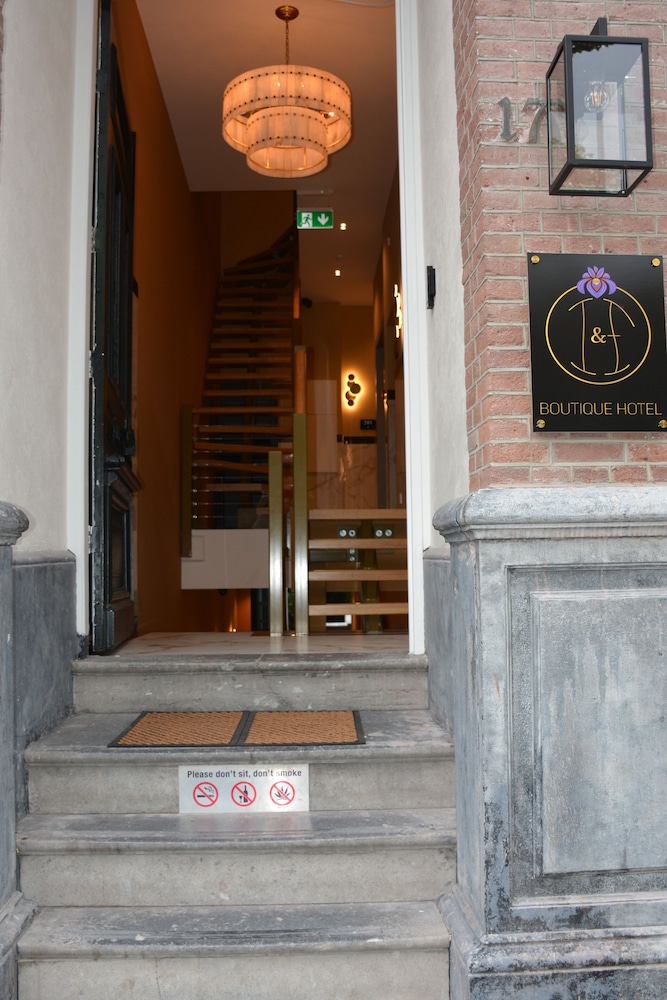 If boutique hotel 32/55