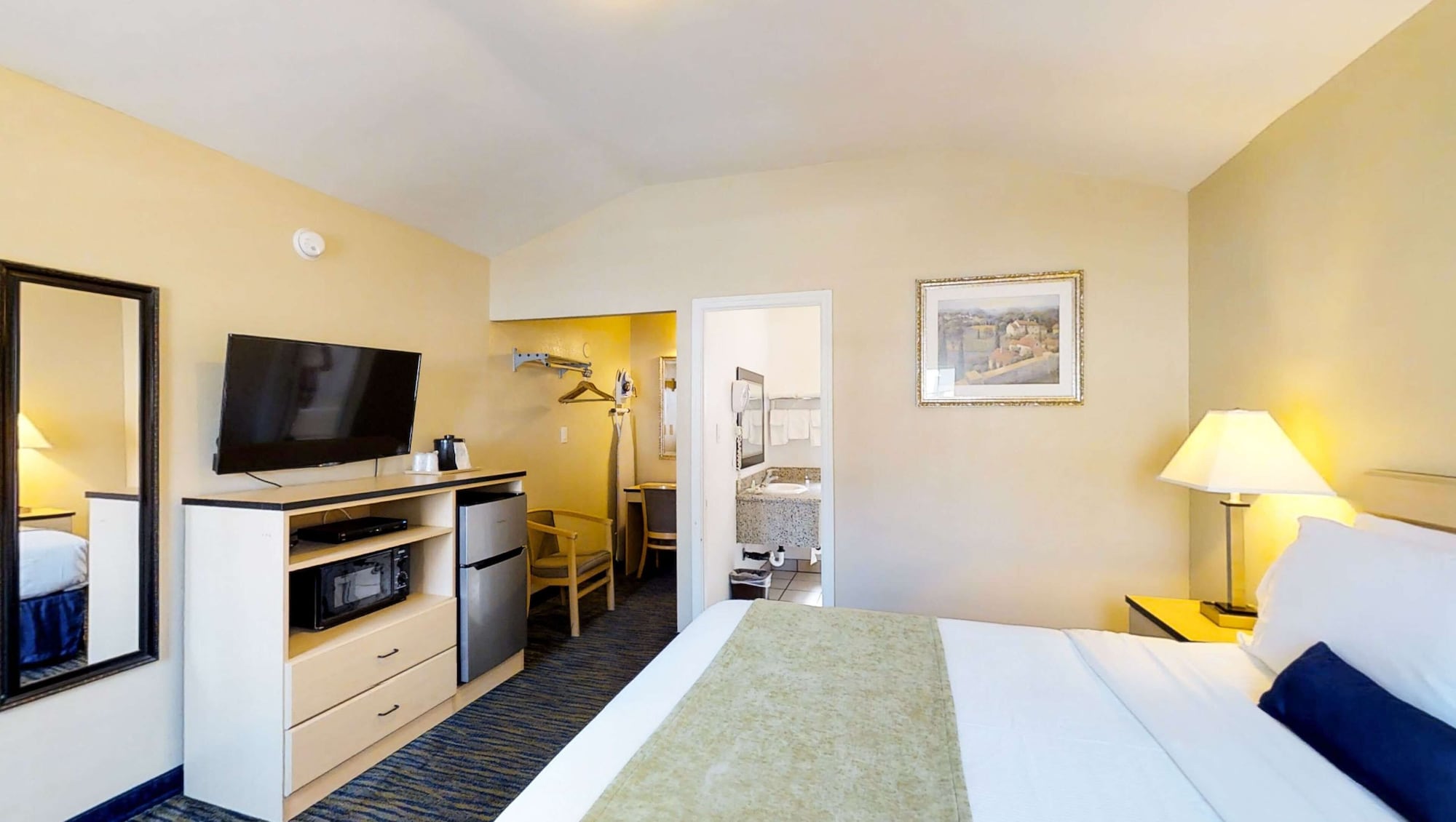 STANDARD, QUEEN BED