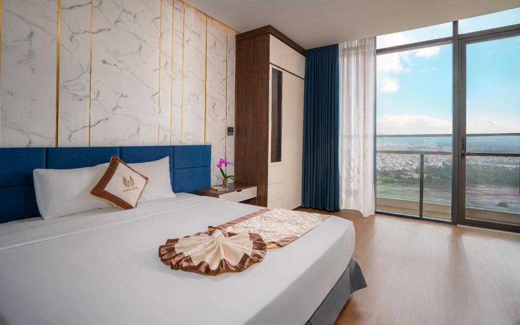 Ocean, Premier, King and Queen Bed, Corner