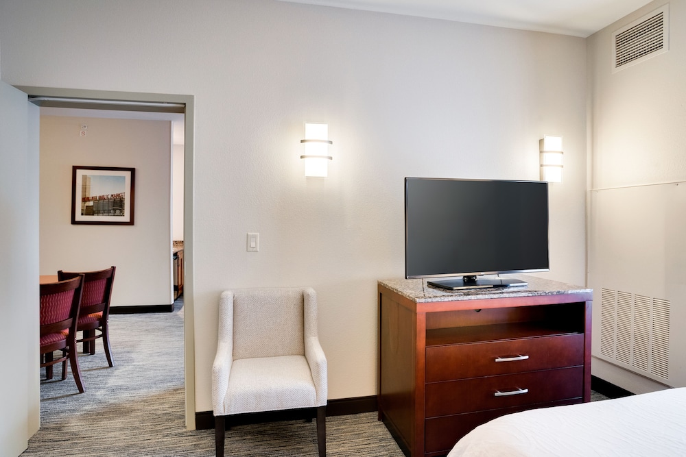 Hilton Garden Inn Milwaukee Airport 36/60