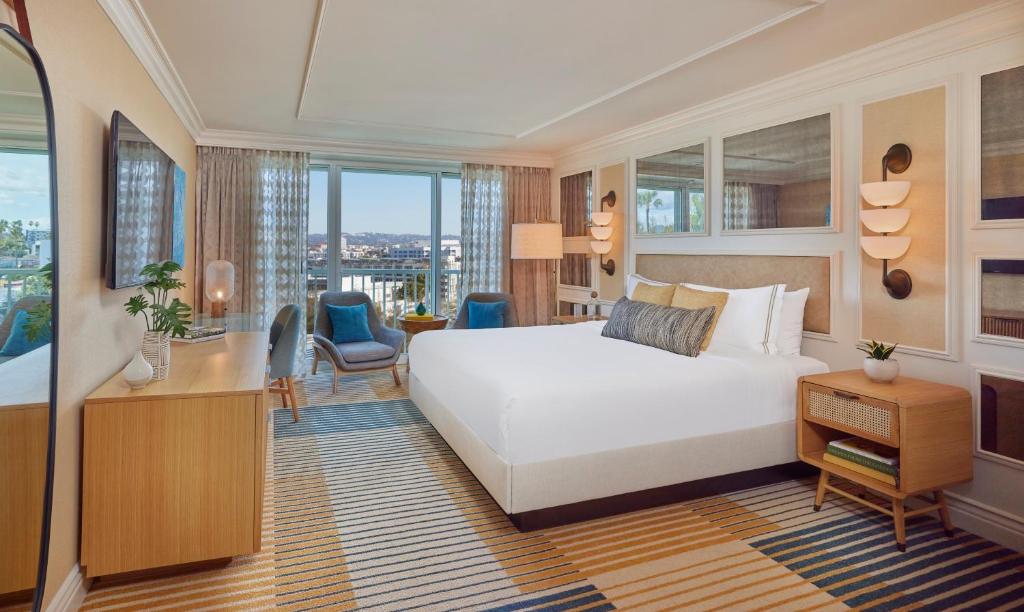 Deluxe, Double Bed, City View