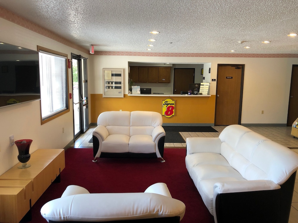 Super 8 by Wyndham Front Royal 8/24