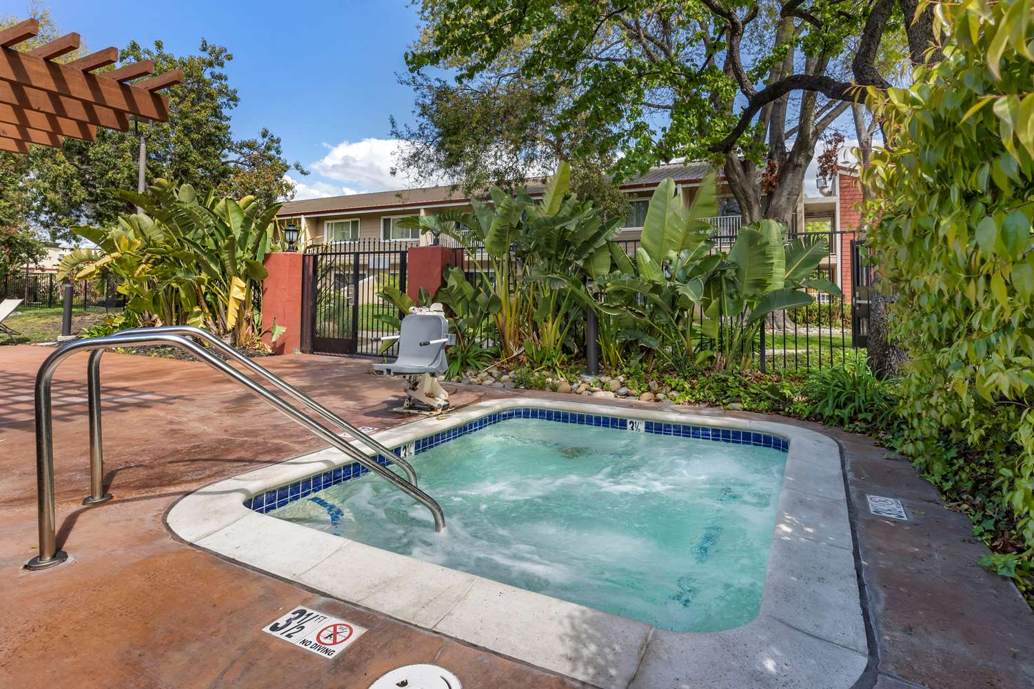 Best Western Plus Garden Court Inn 51/54