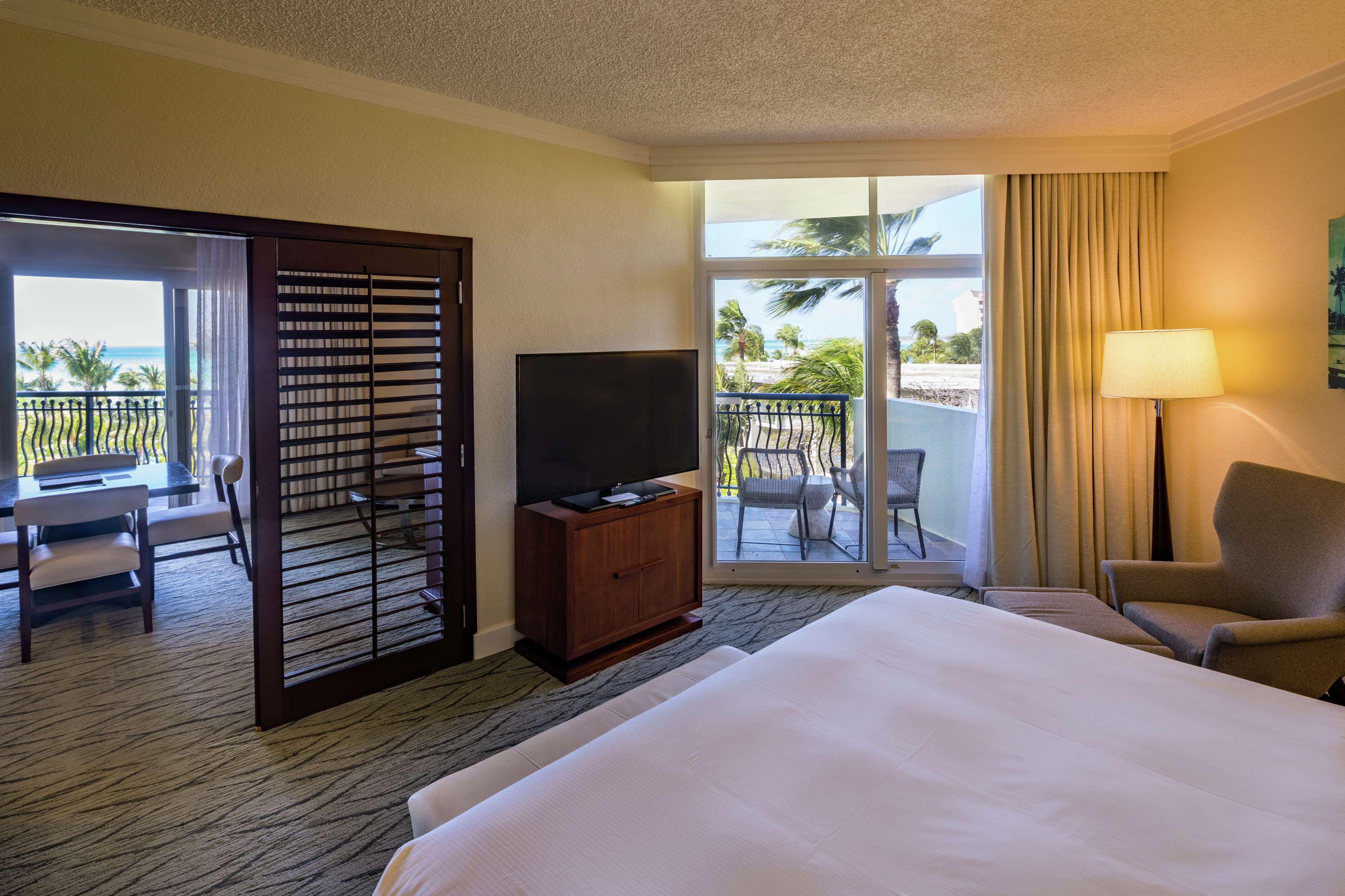 SUITE, KING BED, OCEAN VIEW, CURACAO TOWER
