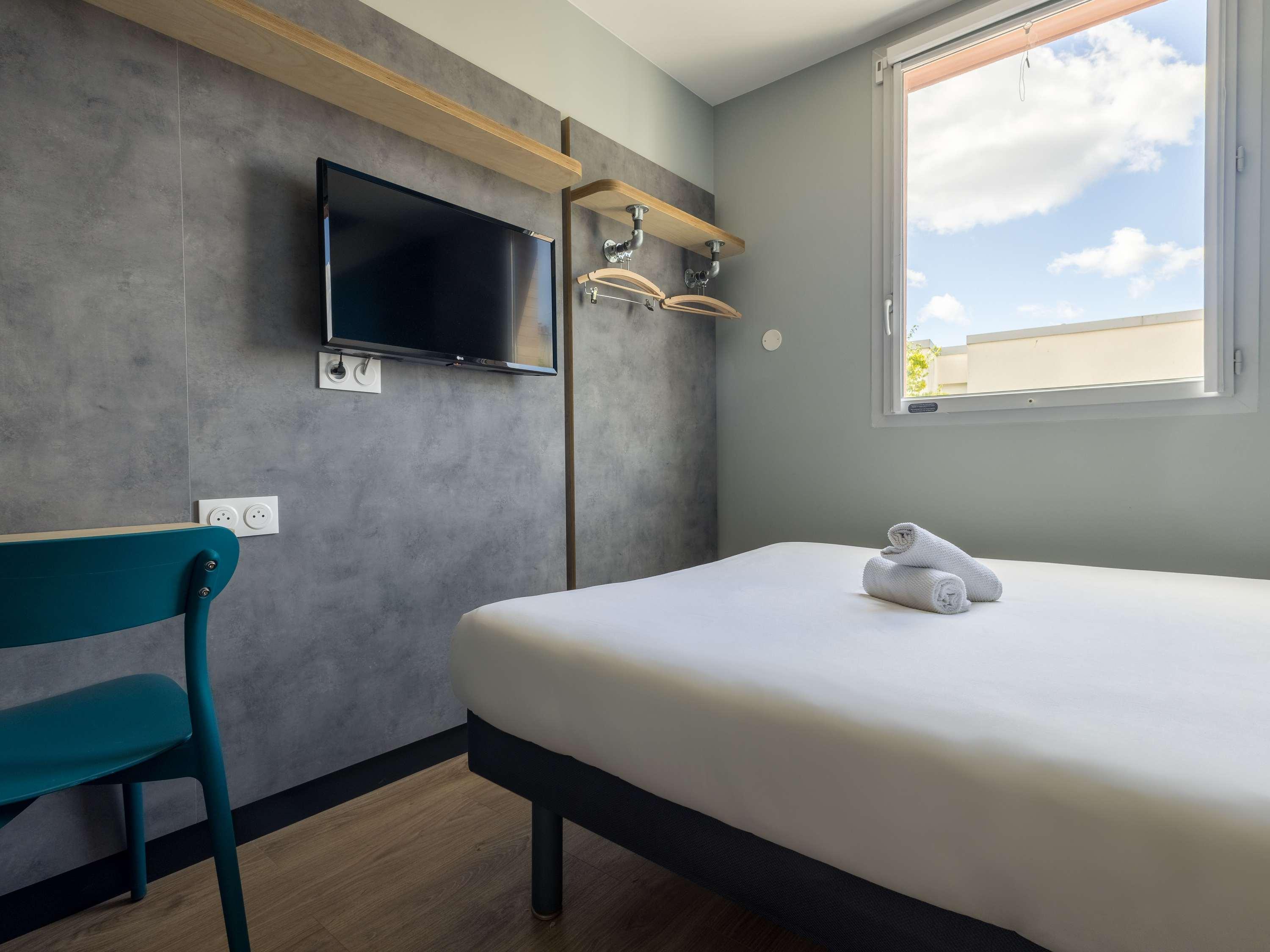 ROOM, BUNK BED