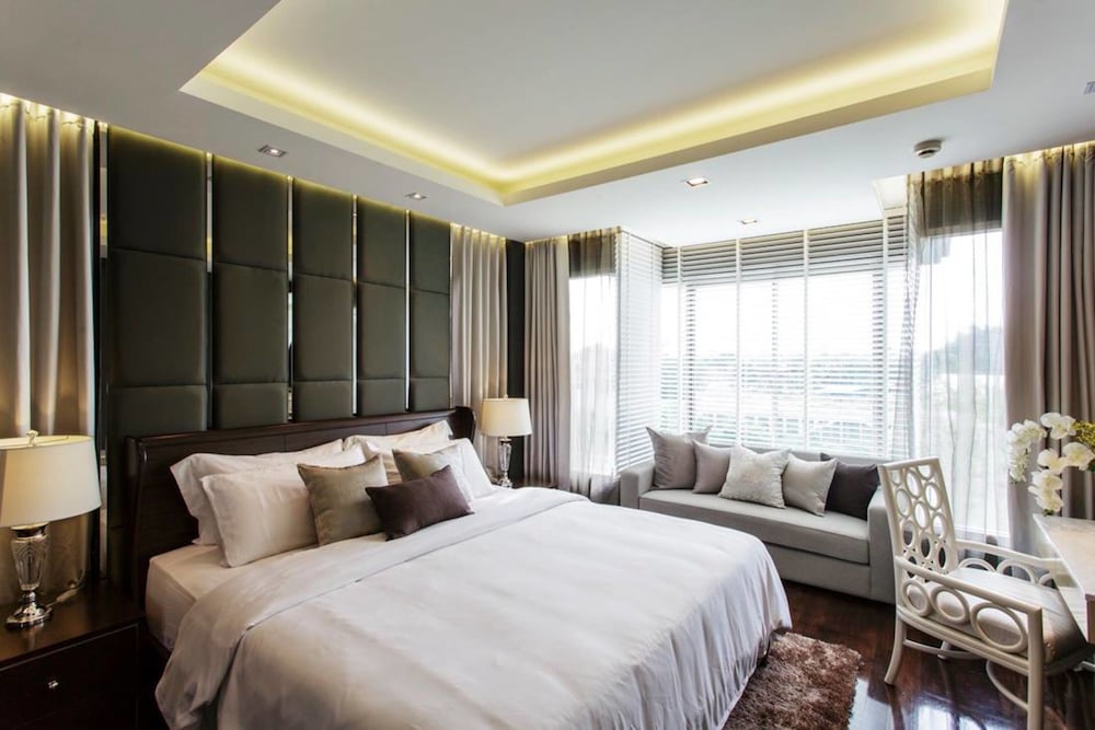 2 BEDROOMS, SUITE
