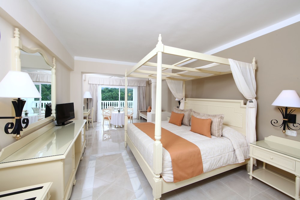 Bahia Principe Escape Runaway Bay 23/70