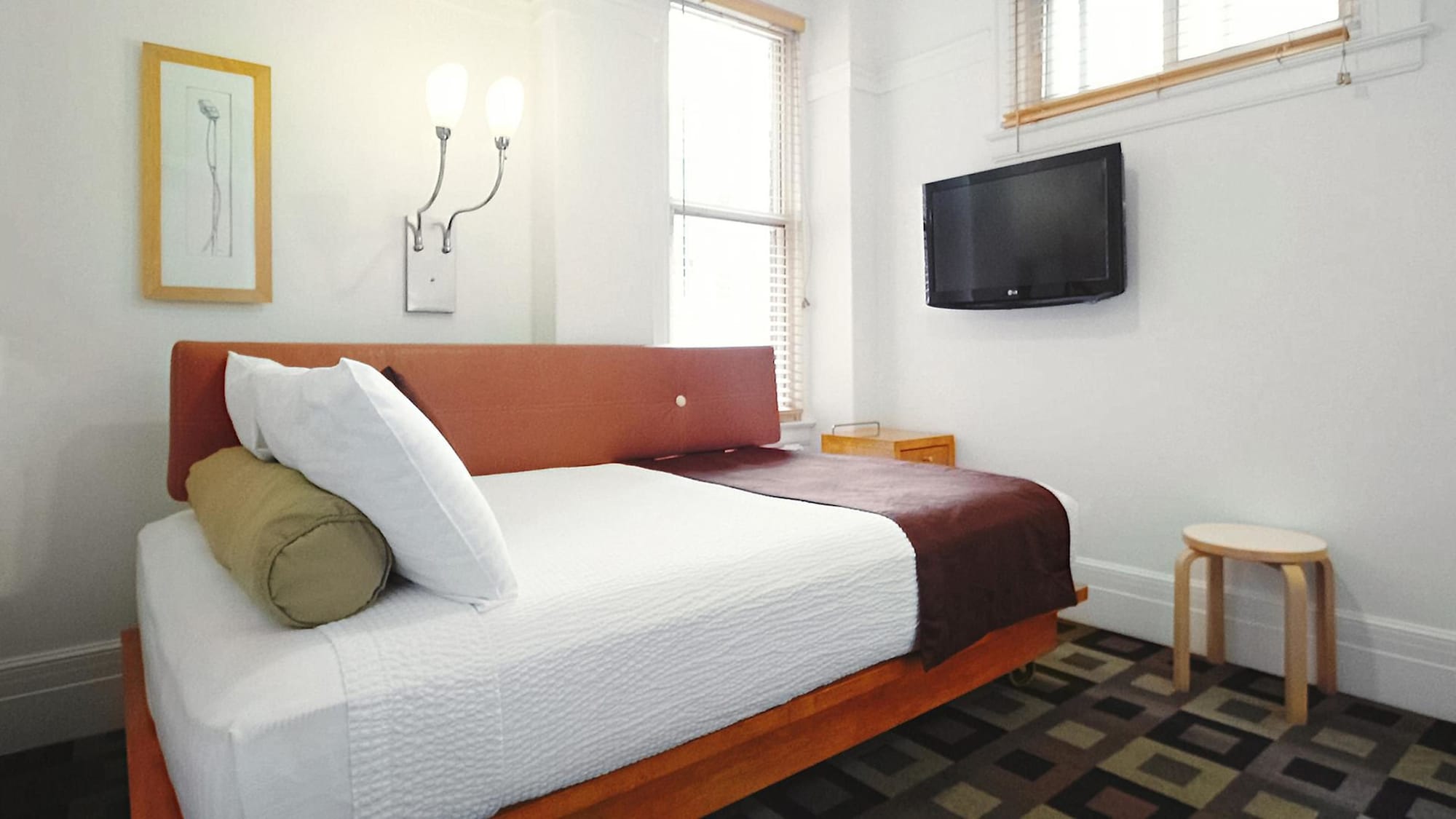 ROOM, DOUBLE BED, SHARED BATHROOM