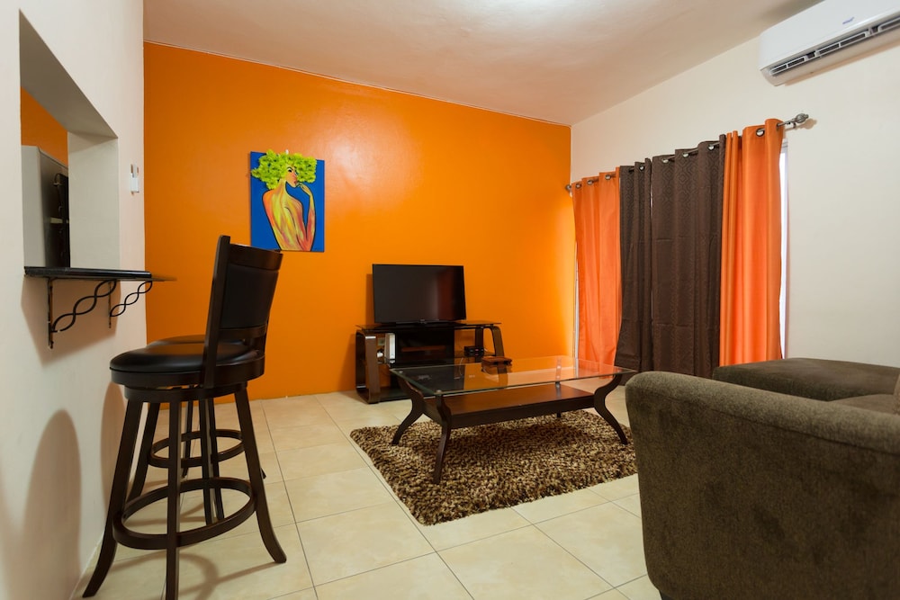 The Embassy Luxury Apt Crystal Towers Ii 12/19