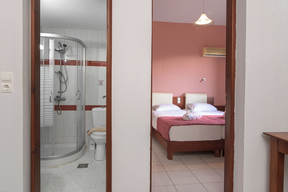 شقة ثلاثية في الطابق الأرضي، Ariadni Palace 4/4