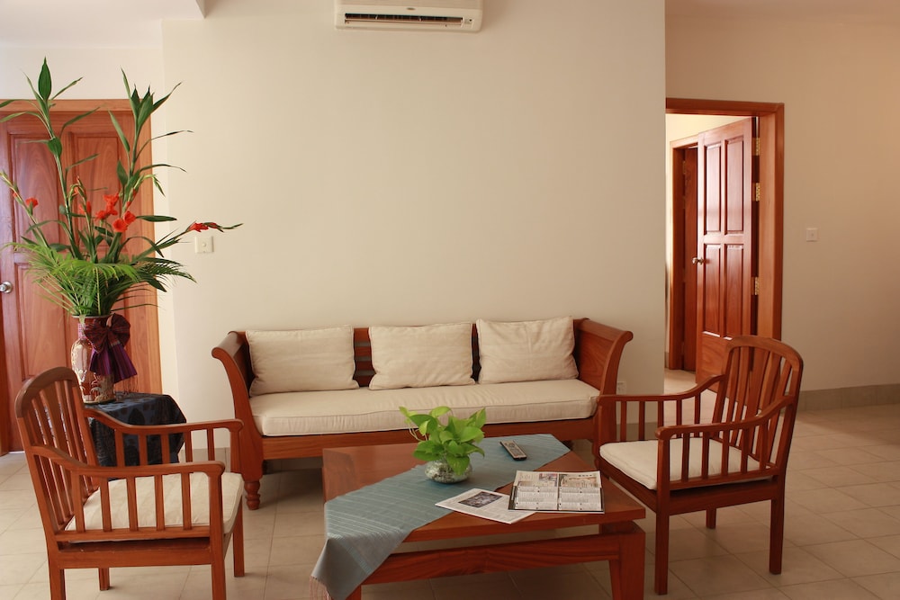 Lux Riverside Hotel & Apartment 74/99